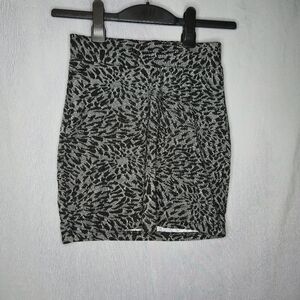 Vero Moda Mini Skirt With Black Amd White Pattern Size S